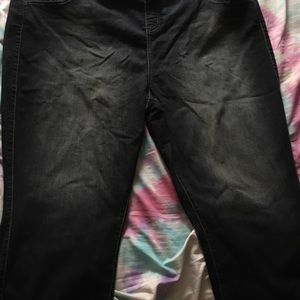 Torrid Lean Jean Cropped 4x BRAND NEW !!!!